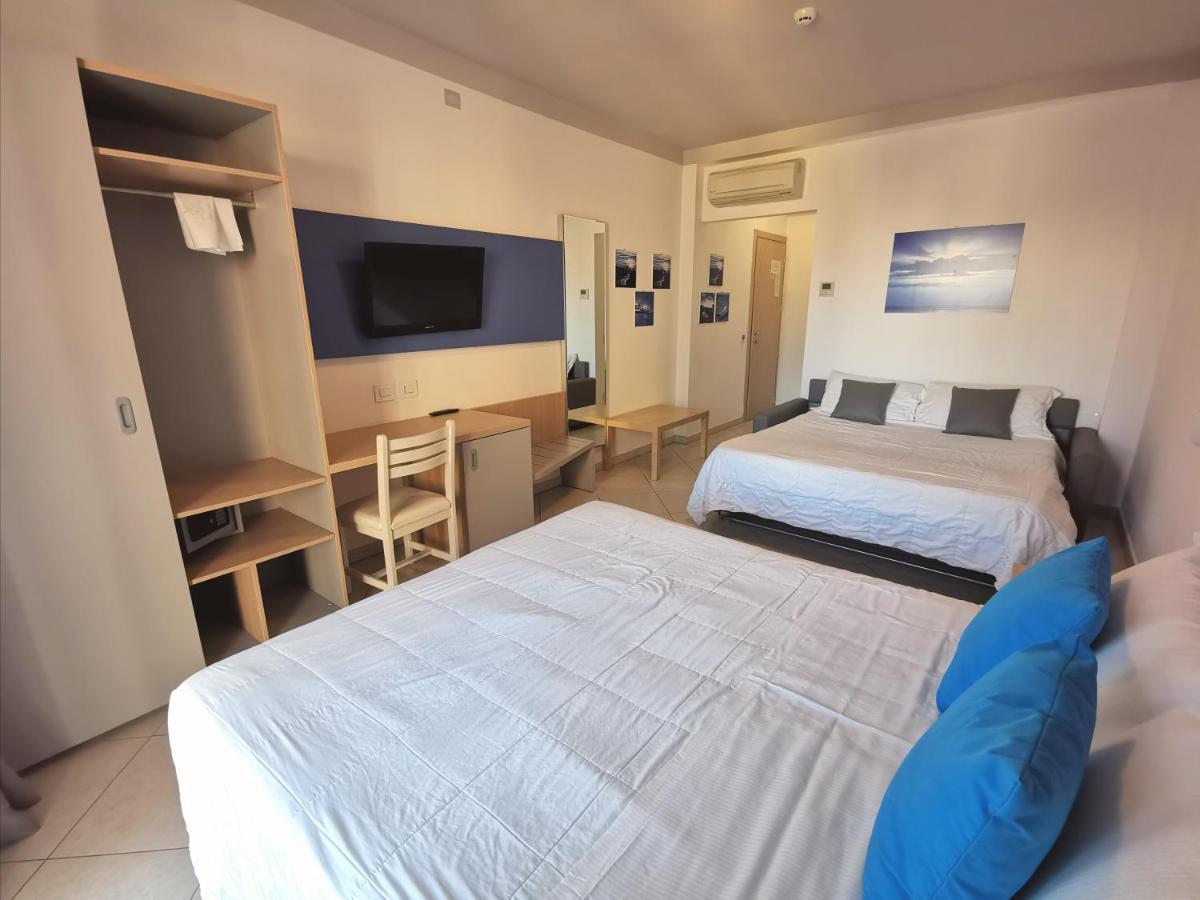 Hotel Oceanomare Punta Marina Exteriör bild