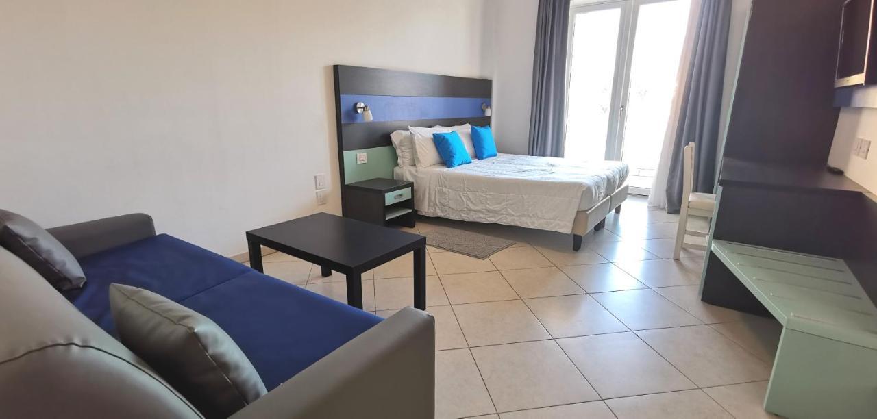 Hotel Oceanomare Punta Marina Exteriör bild