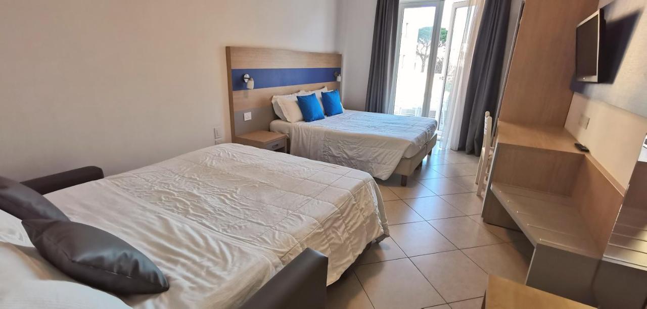 Hotel Oceanomare Punta Marina Exteriör bild