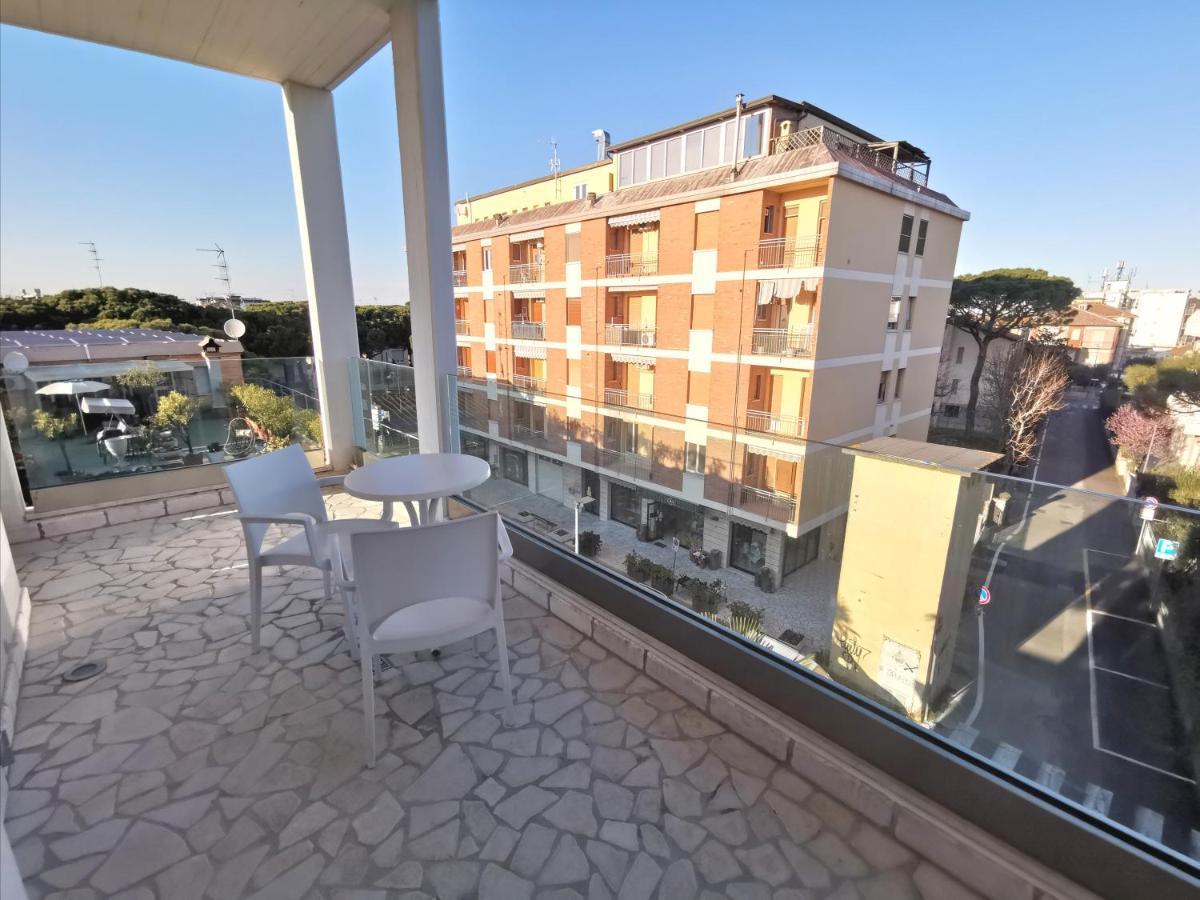 Hotel Oceanomare Punta Marina Exteriör bild