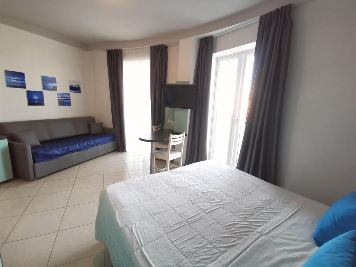 Hotel Oceanomare Punta Marina Exteriör bild