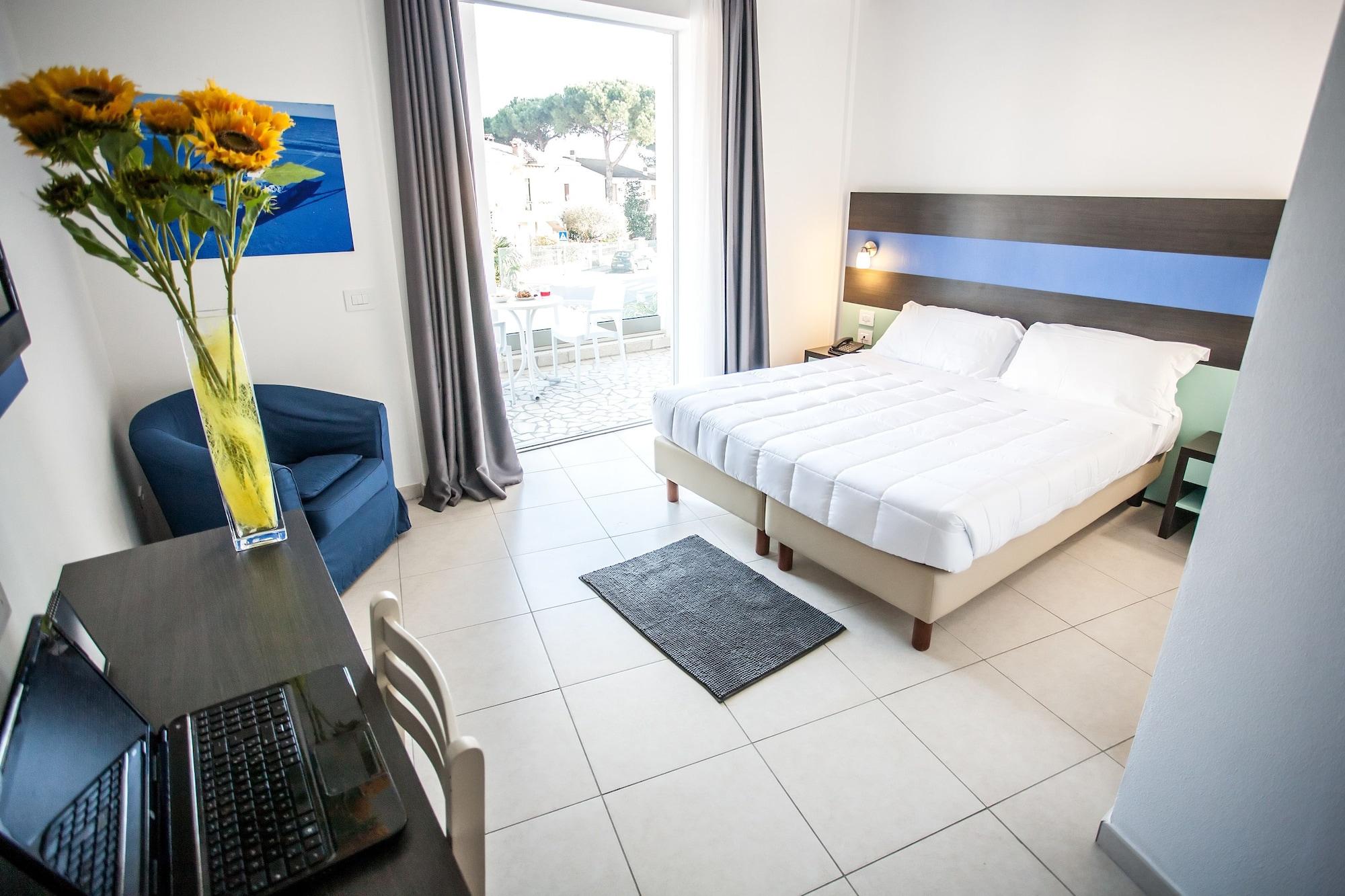 Hotel Oceanomare Punta Marina Exteriör bild